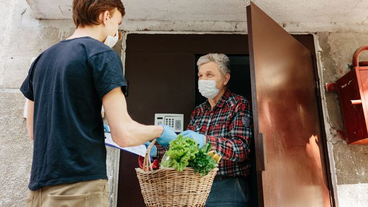 Pomoci lze s nákupy, doučováním, hlídáním i samotou. Podívejte se, jaké jsou možnosti