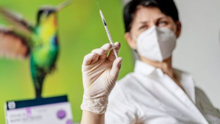 Neočkovaným vstup zakázán. Mělo by jít Česko rakouskou cestou? Sledujte DVTV