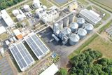 "V posledních deseti letech představovalo Česko ostrůvek v Evropě, kde byly solární elektrárny spíše vzácností. Teprve po raketovém zdražování energií se k nim přiklání stále více firem," souhlasí jednatel Greenbuddies Aleš Spáčil.