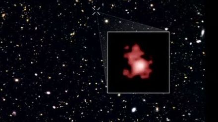 Nový rekord. Teleskop dohlédl ke galaxii vzdálené přes 13 miliard světelných let