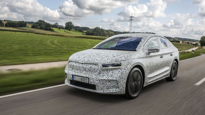Měla to být Škoda Enyaq originál. Teď kupé verze ukazuje výhody hezkého zadku; Zdroj foto: Škoda Auto