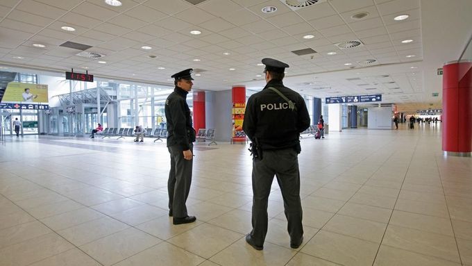 Policie na Letišti Václava Havla (ilustrační snímek).
