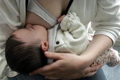 Fukušimské ženy čekají testy mateřského mléka
