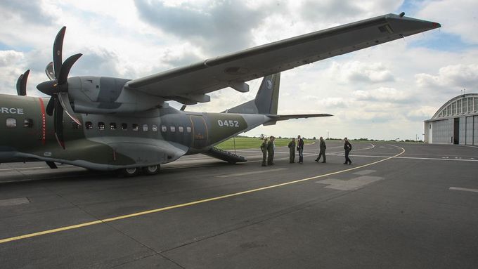 Na Ukrajinu zamíří i letoun CASA (ilustrační foto).