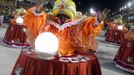 Revellers of Sao Clemente samba school participate on the second night of the annual Carnival parade in Rio de Janeiro's Sambadrome, February 11, 2013. REUTERS/Pilar Olivares (BRAZIL - Tags: SOCIETY) Published: Úno. 12, 2013, 12:49 dop.