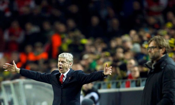 Arsene Wenger v Lize mistrů proti Dortmundu