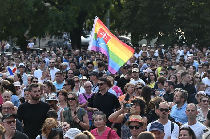 Snímek z úterní demonstrace v Bratislavě proti ministryni kultury Martině Šimkovičové.