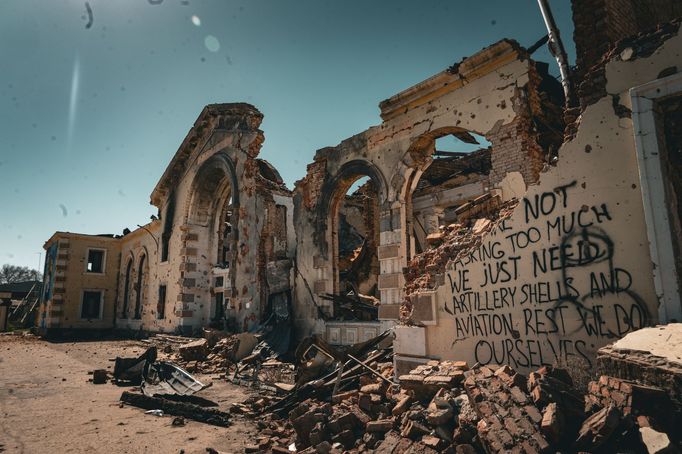 Budova nádraží v Kosťantynivce byla dříve chloubou města. KAB-250 jí proměnil v ruiny.