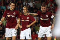Slavia a Teplice slaví výhry, Sparta remizovala