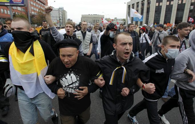 Ruští nacionalisté během "pochodu milionů", opozičních protestů proti Putinovi