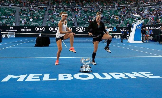 Australian Open 2017, finále čtyřhry Ž: Lucie Šafářová a Bethanie Mattek-Sandsová