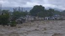 Heavy rains from Hurricane Sandy causes the Croix de Mission river to swell to levels that threaten to flood the homes along its bank in Port-au-Prince October 25, 2012. According to media reports Hurricane Sandy has claimed one life in Haiti. REUTERS/Swoan Parker (HAITI - Tags: DISASTER ENVIRONMENT TPX IMAGES OF THE DAY) Published: Říj. 25, 2012, 11:34 odp.