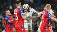 Alessio Romagnoli dává gól v zápase EL Lazio - Viktora Plzeň