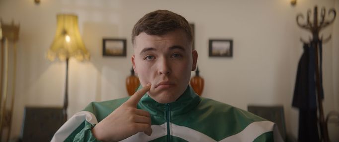 Fotografie z filmu Kneecap.