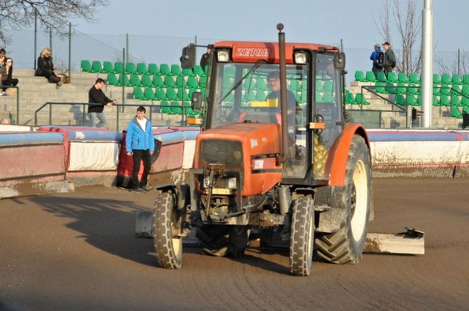 Plochá dráha, extraliga, Olymp Praha - ZP Pardubice: traktor