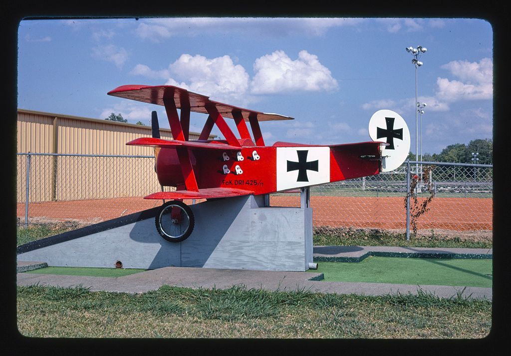 John Margolies: fotografie ze série Roadside America - reklamní poutače u silnic na americkém venkově v 70. až 90. letech