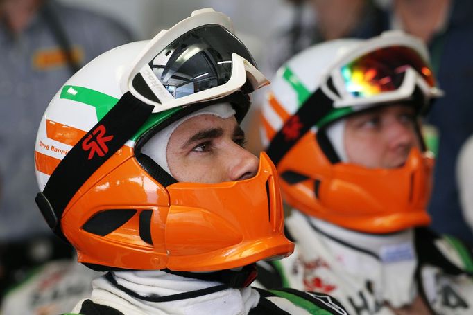 Oranžová se zelenou týmu Force India jsou v boxech F1 příjemným osvěžením.