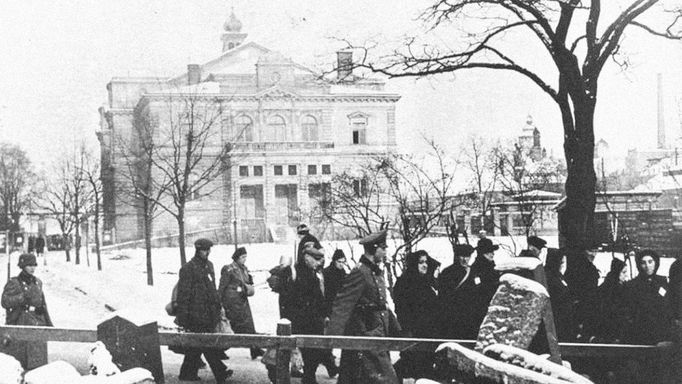 Transport židů z Plzně v roce 1942