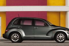 Úřady v USA vyšetřují závadu u milionu vozů Fiat Chrysler, auta se po zaparkování samovolně rozjíždí