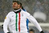 Sníh také zkomplikoval některé zápasy Evropské ligy. Juventus například v Poznani hrál za silné chumelenice.