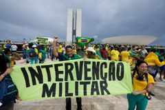 Můžeme si rozbíjet, co chceme. Brazílií cloumá domácí násilí. To politické