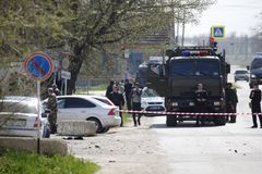 Tři sebevražední atentátníci zaútočili na jihu Ruska. Policie pátrá po dvou komplicích