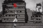 VIDEO Banksy bojuje proti násilí v Sýrii s červeným balónkem