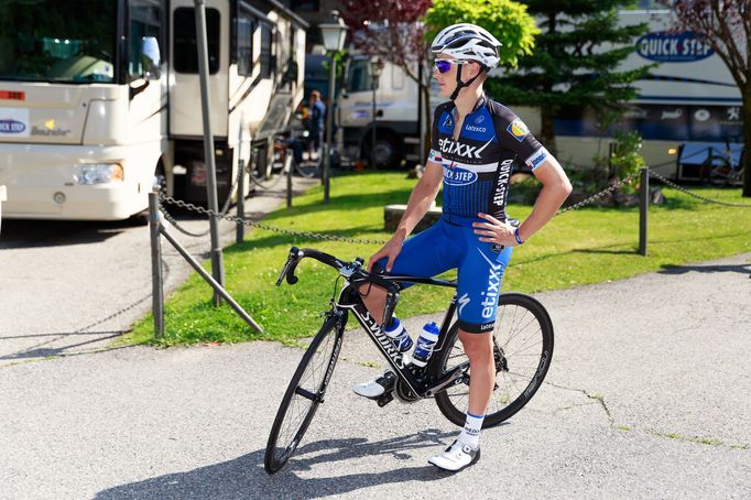 Český cyklista Petr Vakoč se během prvního volného dne na Tour připravuje  na dopolední dvouhodinový trénink.