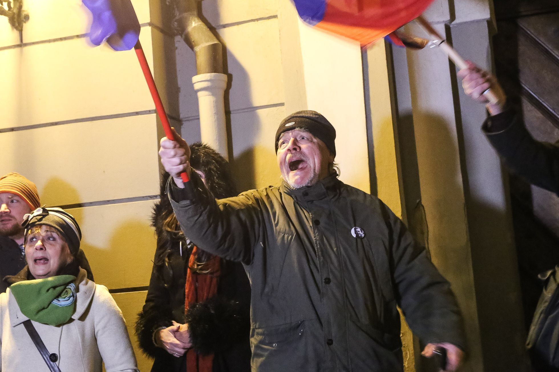 Demonstrace proti zvolení Ondráčka do čela komise pro GIBS