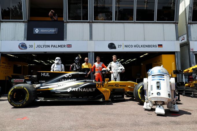 F1, VC Monaka 2017: Nico Hülkenberg a Jolyon Palmer, Renault; Star Wars