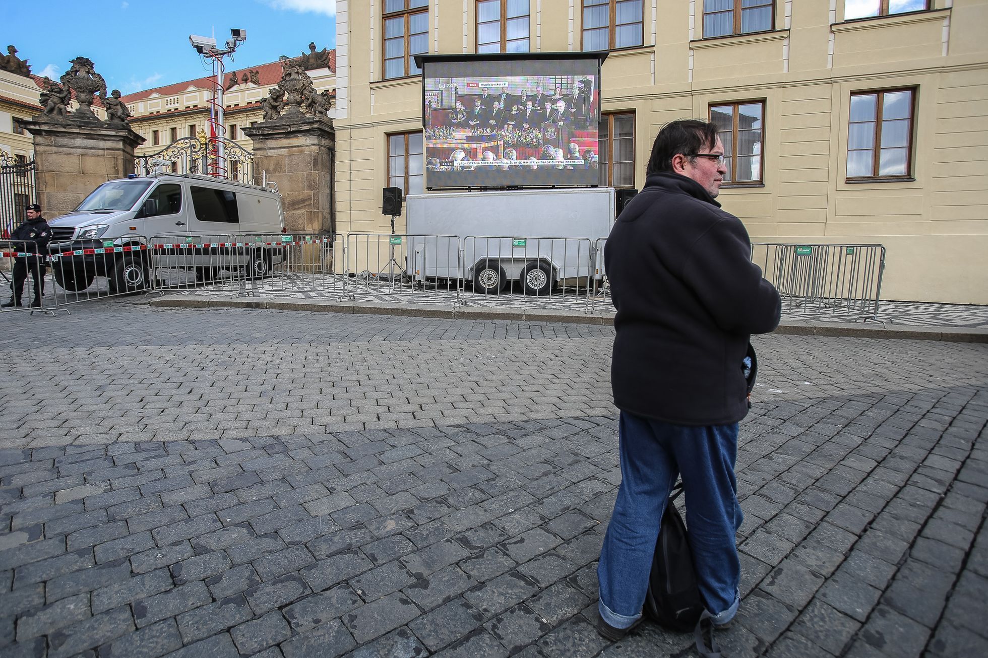 Inaugurace prezidenta Miloše Zemana - dění před Hradem, protesty i oslavy