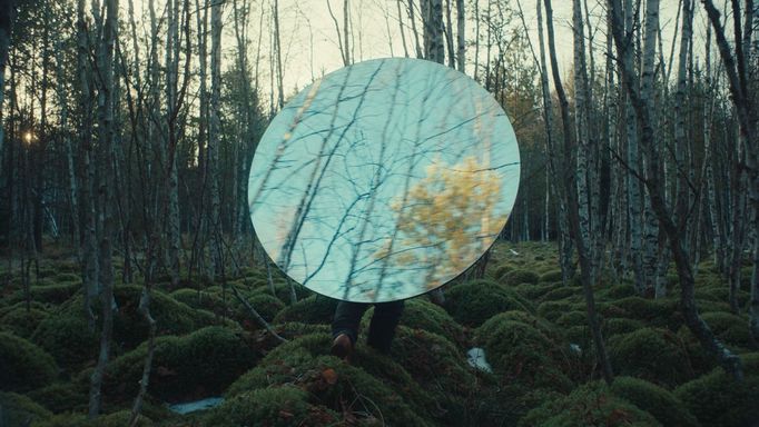 Dokumentární film Raději zešílet v divočině česká kina uvádějí od 18. září.