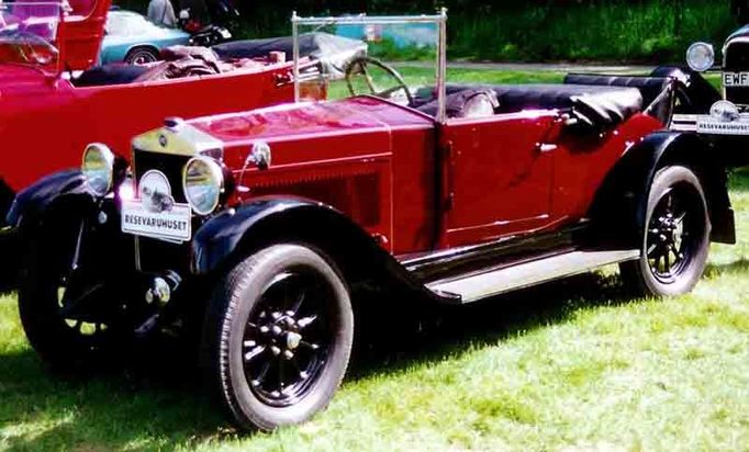 Model 509 (na fotografii ve verzi Spider) představil Fiat v roce 1925. Měl motor o obsahu necelého litru a za čtyři roky se vyrobilo 90 tisíc kusů.