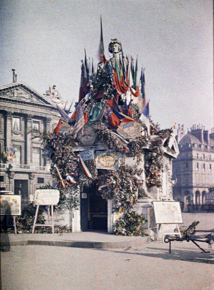 Socha Lille place de la Concorde v Paříži. Rok 1918