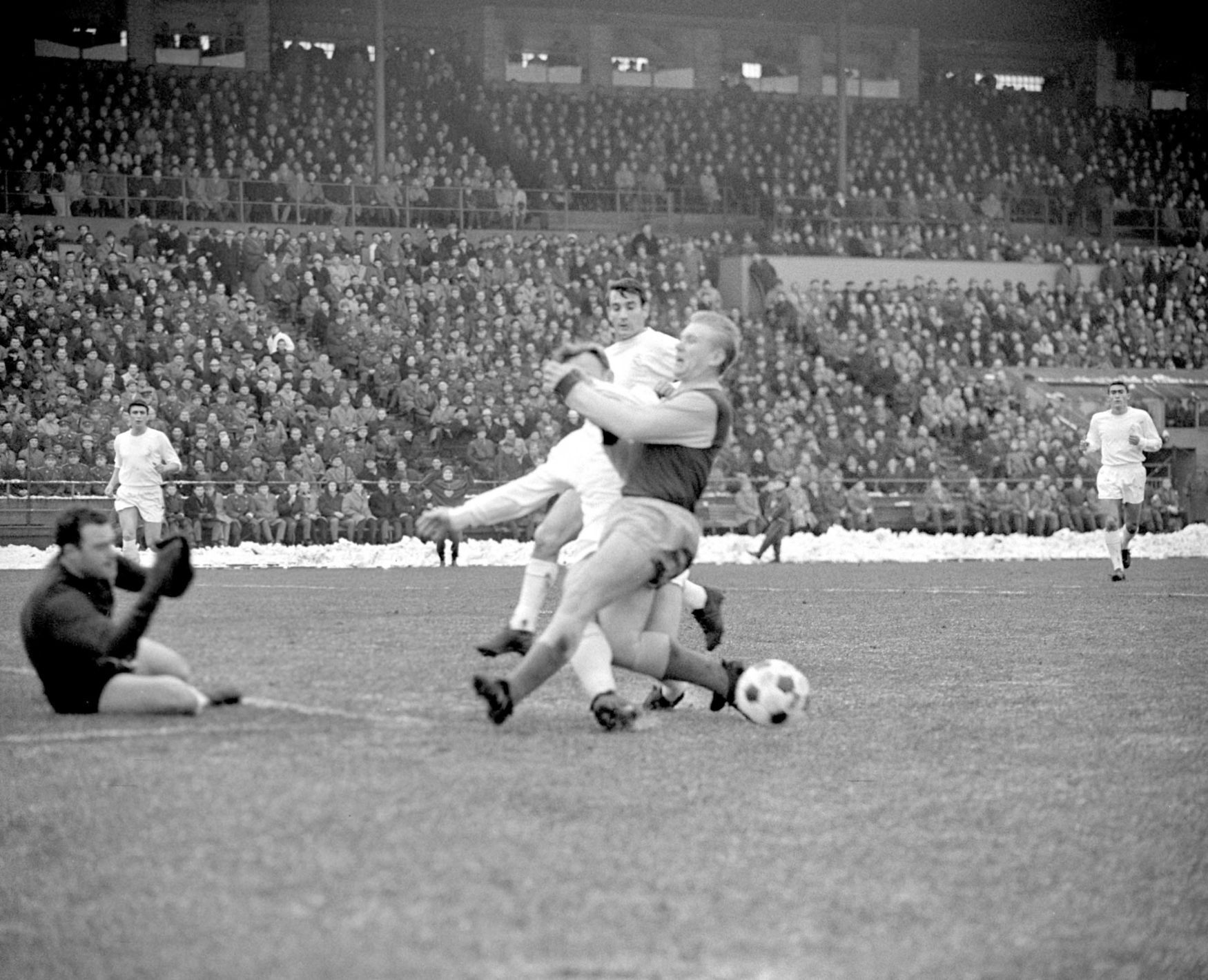 Josef Jelínek v utkání PMEZ s Realem Madrid (1964)