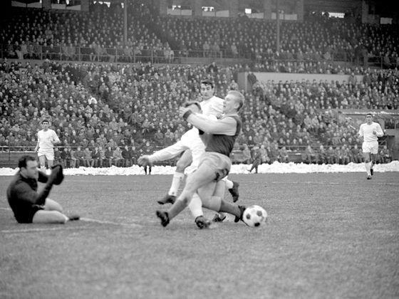 Josef Jelínek v utkání PMEZ s Realem Madrid (1964).