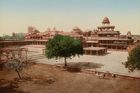 Panč Mahal je palác ve městě Fatehpur Sikrí v indickém státě Uttarpradéš. S výškou 21 m se jedná o jednu z nejvyšších staveb v dané lokalitě. Je památkově chráněná. Název odkazuje na číslovku pět v hindštině a počet poschodí, které budova má.
