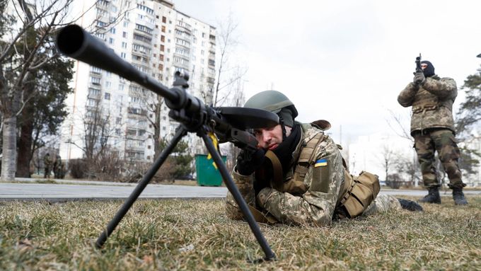 Cvičení jednotek teritoriální obrany v Kyjevě.
