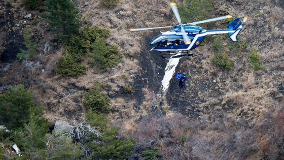 Foto z pátrání: Trosky airbusu mají velikost dveří od auta