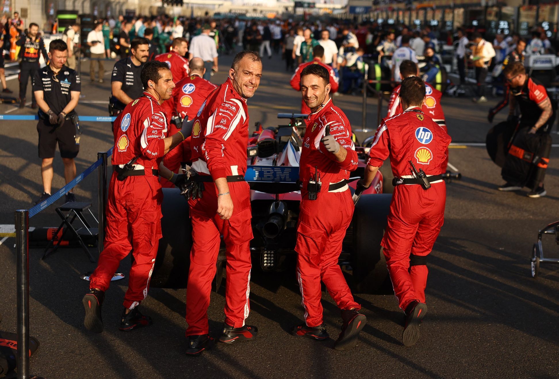 Startovní rošt VC Abú Zabí F1 2026: Ferrari