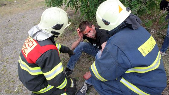 Foto: Srážka vlaku s náklaďákem plným chemikálií. Čtyři zranění. Tentokrát vše jen cvičně