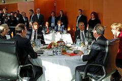 Spolupráce v rámci NATO i sankce proti Rusku musí pokračovat, shodl se Obama s evropskými lídry