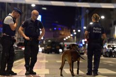 Útočník v Bruselu napadl nožem vojenskou hlídku, ta ho zastřelila. Podle policie šlo o terorismus