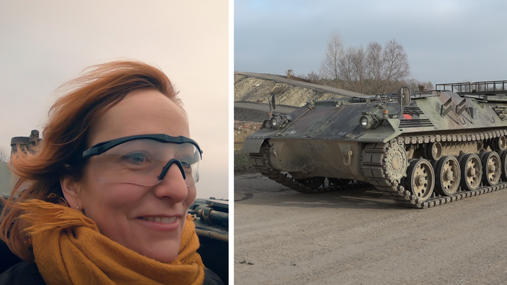 Jak se řídí armádní pásový transportér? Ocelové monstrum má volant jak z motokáry