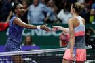 V neděli odstartoval poslední turnaj sezony osmi nejlepších tenistek roku, tedy Turnaj mistryň v Singapuru. Na úvod změřily síly Američanka Venus Williamsová s Karolínou Plíškovou.