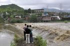 Po suchu zasáhly Čínu záplavy, zemřelo 14 lidí