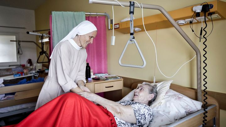 Dům, kde zemřel Babinský. Vězeňkyně v Řepích pečují o nemocné po boku jeptišek