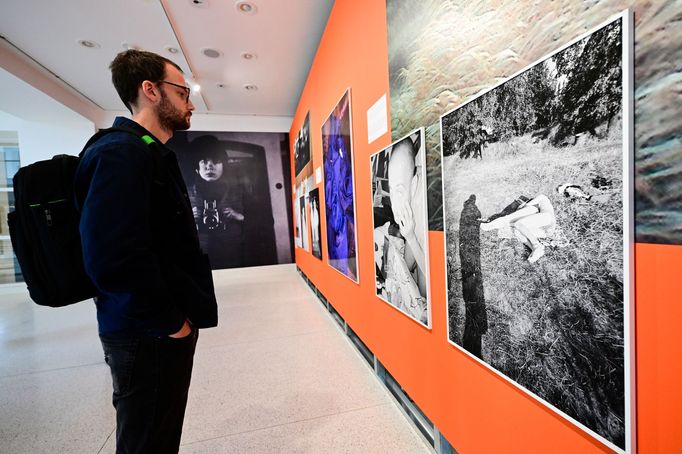 Snímek z výstavy fotografií Libuše Jarcovjákové ve Veletržním paláci.