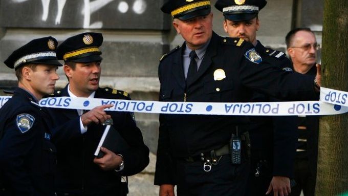 Policie na místě vraždy Hodakové
