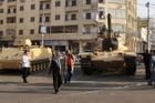 Egyptský prezident povolal před svůj palác tanky